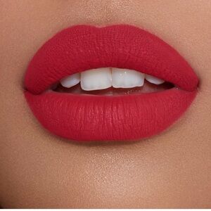 New KYLIE COSMETICS- OKURRR MATTE LIQUID LIPSTICK (Okurrr is a vibrant fuchsia)